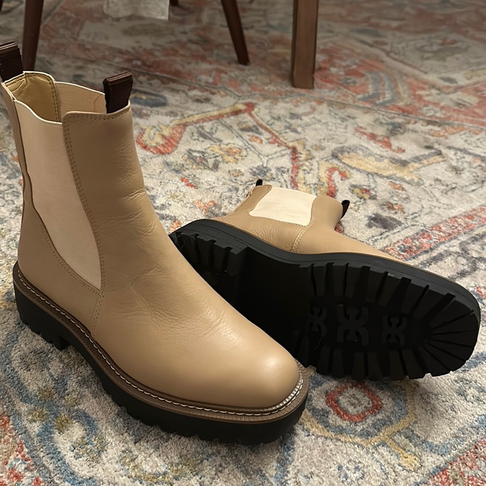 Sam Edelman Laguna Chelsea boot worn only once!